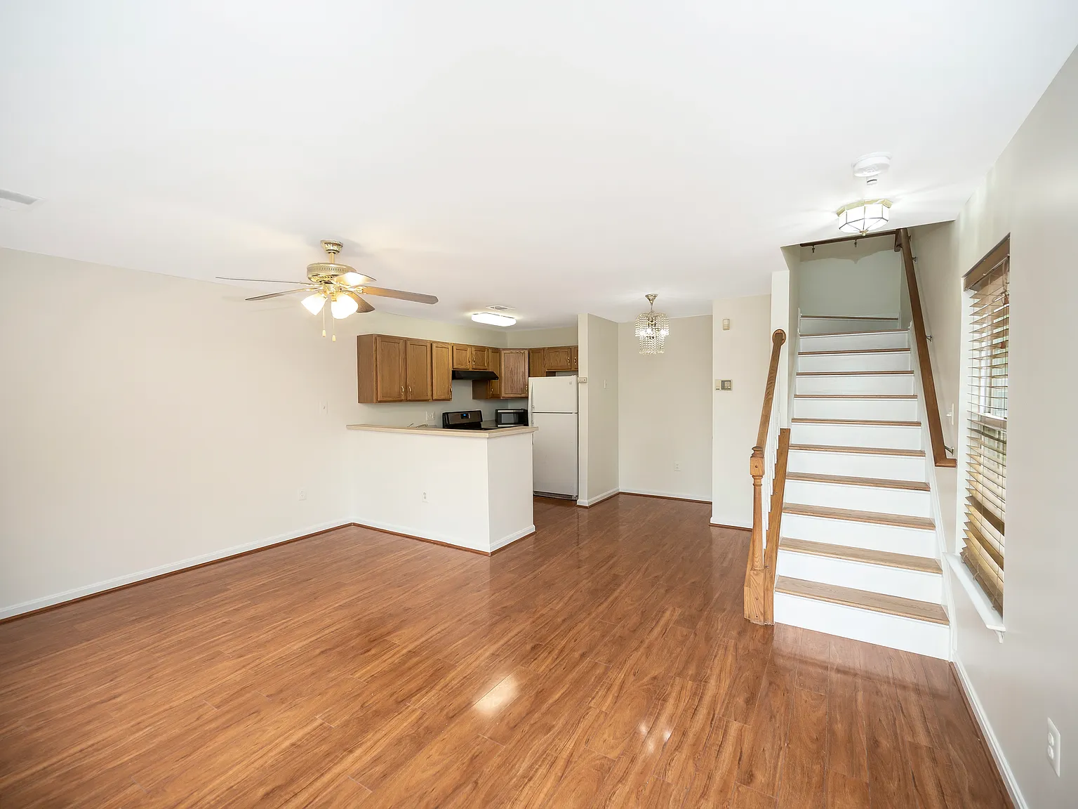 3 bed, 1100 sqft, $2,550 — Photo 3