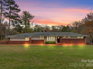 1218 21st Ave NE, Hickory, NC 28601