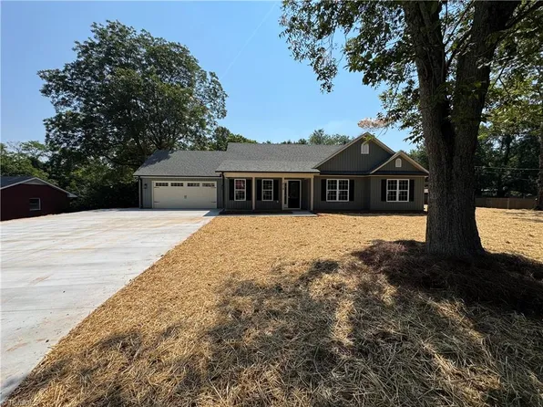 212 River St, Pfafftown, NC 27018