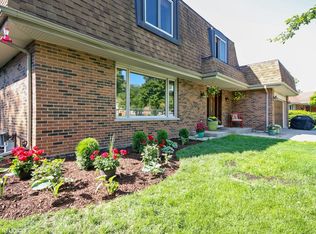 1524 Baker Pl, Downers Grove, IL 60516