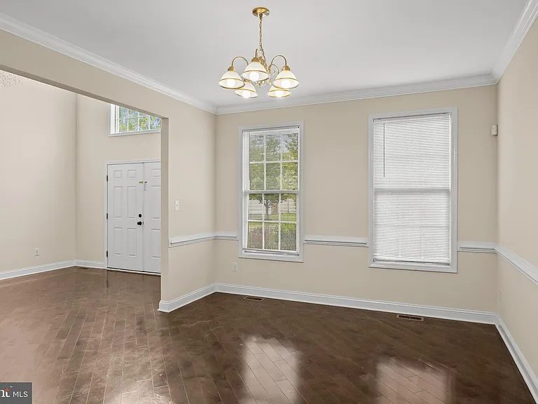 209 Peony Ln — Photo 8