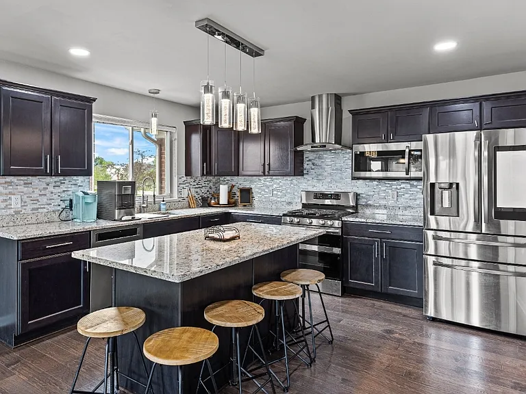 23986 W Enclave Dr — Photo 2