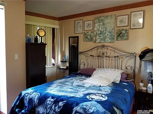 Sold by Winzone Realty Inc | media 9