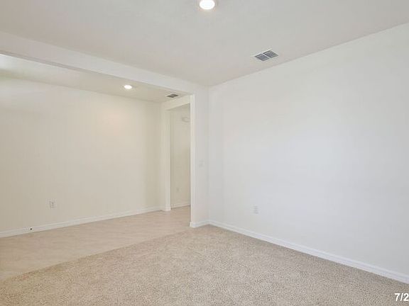 4th image of 3153 Eastgrove Ter