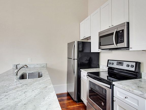 5th image of 2228 Saint Andrew St #2230