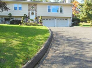 21 Kingswood Rd, Danbury, CT 06811