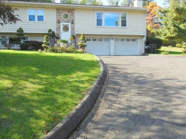 21 Kingswood Rd, Danbury, CT 06811