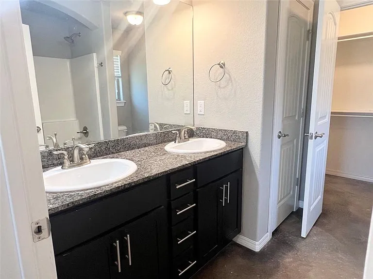 211 Genoa Way — Photo 12