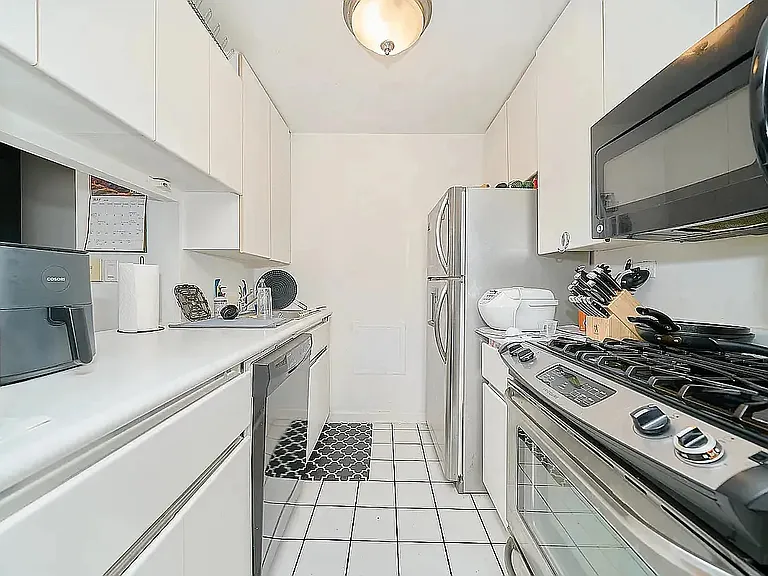 159 E 30th St #9X — Photo 4