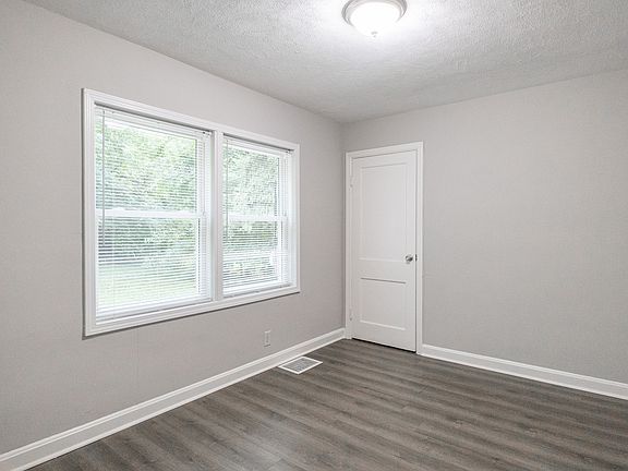 5th image of 2850 Medford Ave