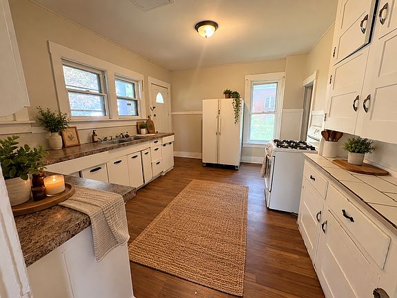 5th image of 21 & 23 E York St #6919F712B