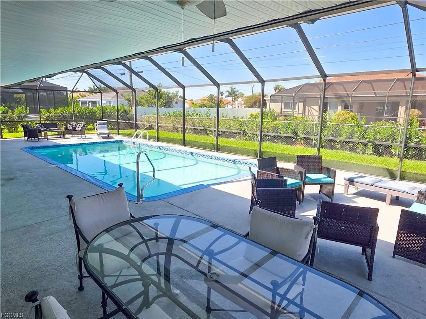 Furnished 2 Bedroom Duplex w/ shared Heated pool Completly updated throughout — Photo 3