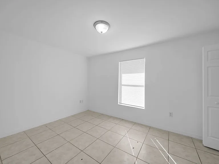 1214 SE 24th Ave — Photo 10