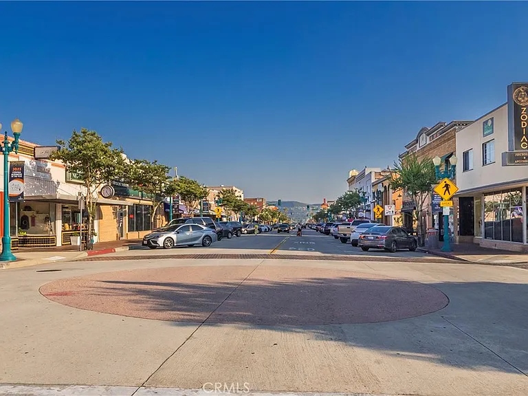 114 E Dexter St — Photo 26