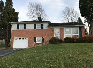 85 Lindy Rd, Seven Valleys, PA 17360