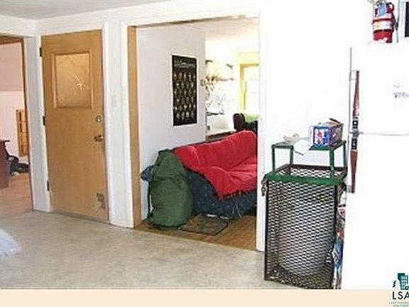 5th image of 647 JAMES ST