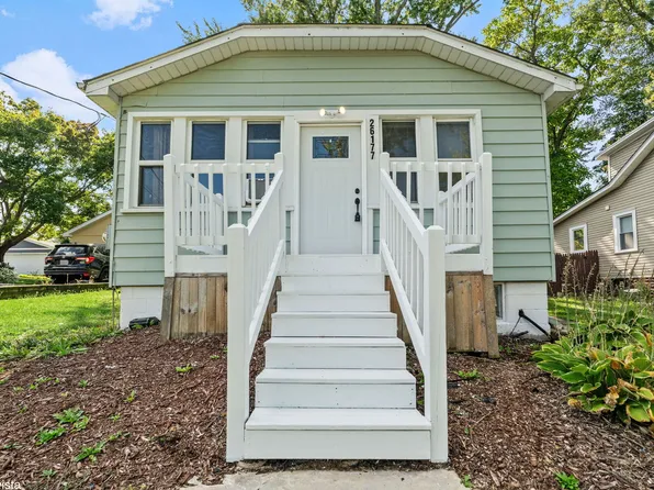 26177 W Lakeview Ave, Ingleside, IL 60041