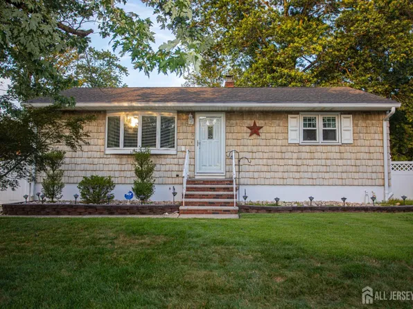 5 Guilfoyle Ter, Sayreville, NJ 08872