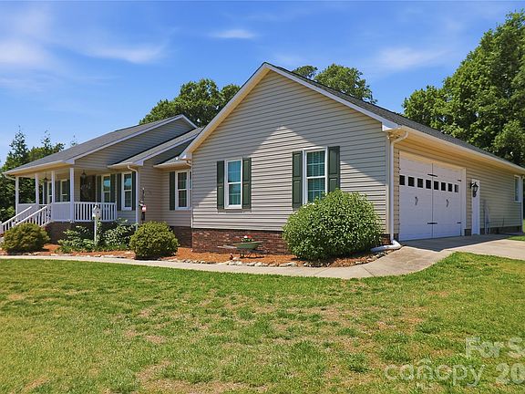 3rd image of 209 Silver Creek Ln