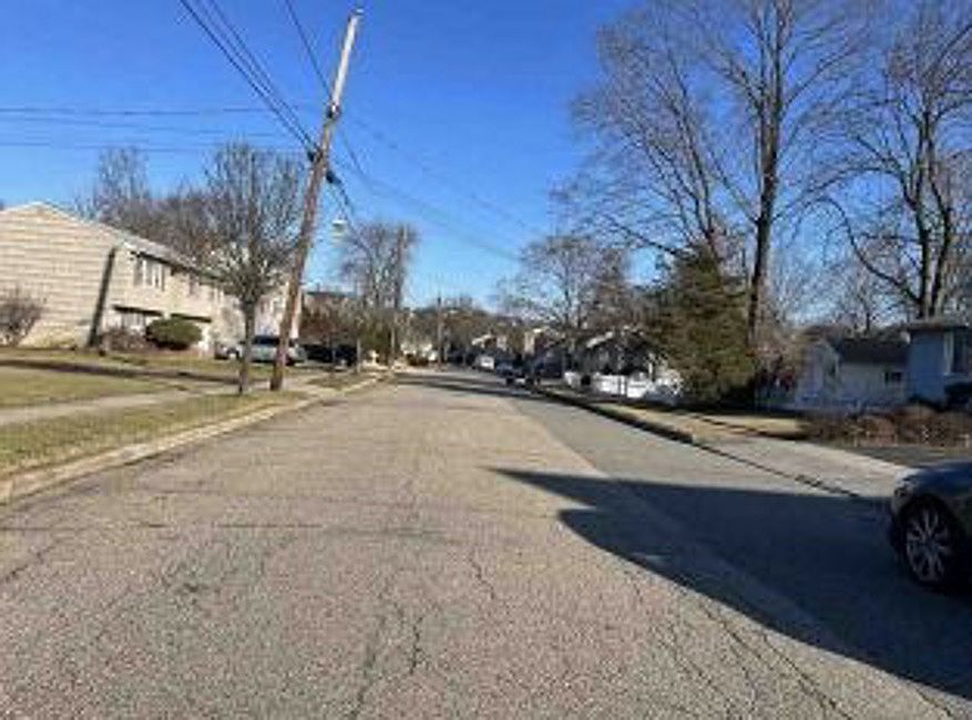 Exterior Neighborhood (street photo)