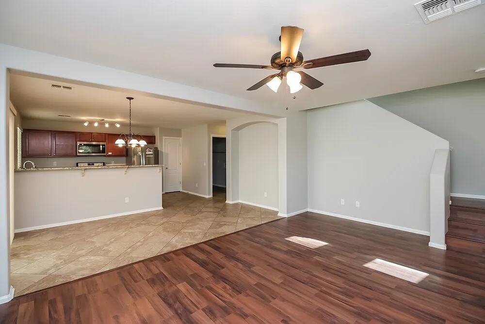 3 bed, 2.5 bath, 1661 sqft, $2,425 — Photo 3