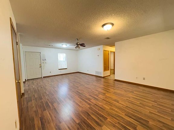 3rd image of 2928 Aplin Rd