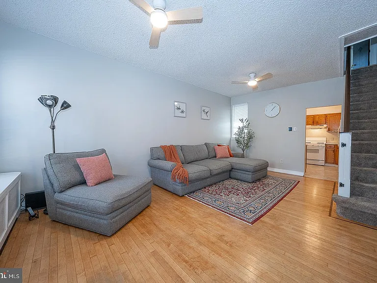 418 Harlan St — Photo 4