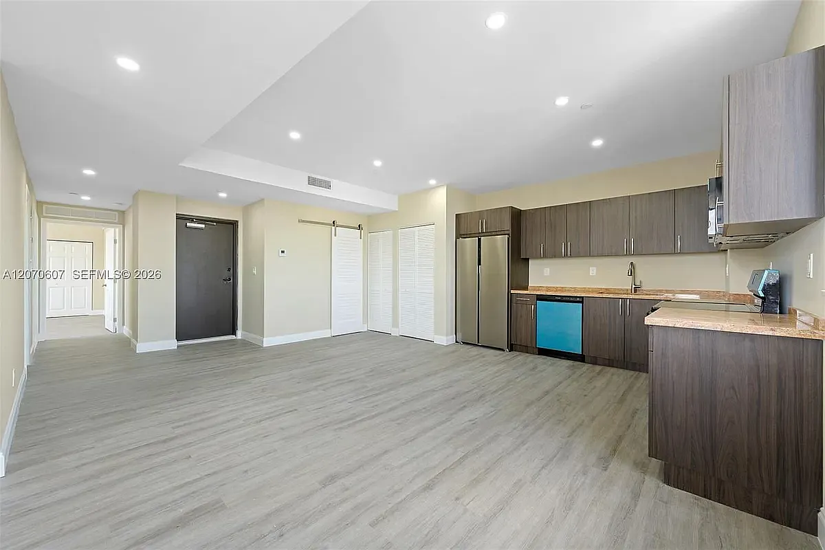 2 bed, $2,300 — Photo 1