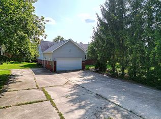 J 10500th Cir, Fenton, MI 48430