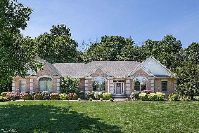 1st image of 424 Hillbrook Dr