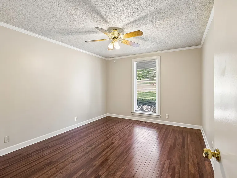326 Draper Cir — Photo 25