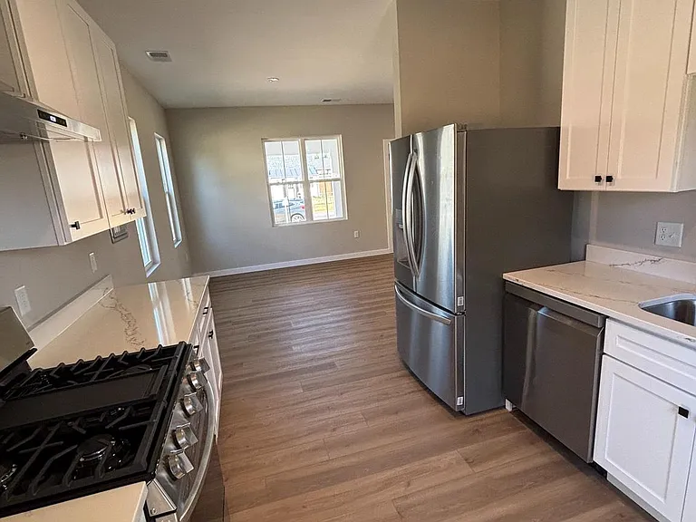 129 Evans St — Photo 11