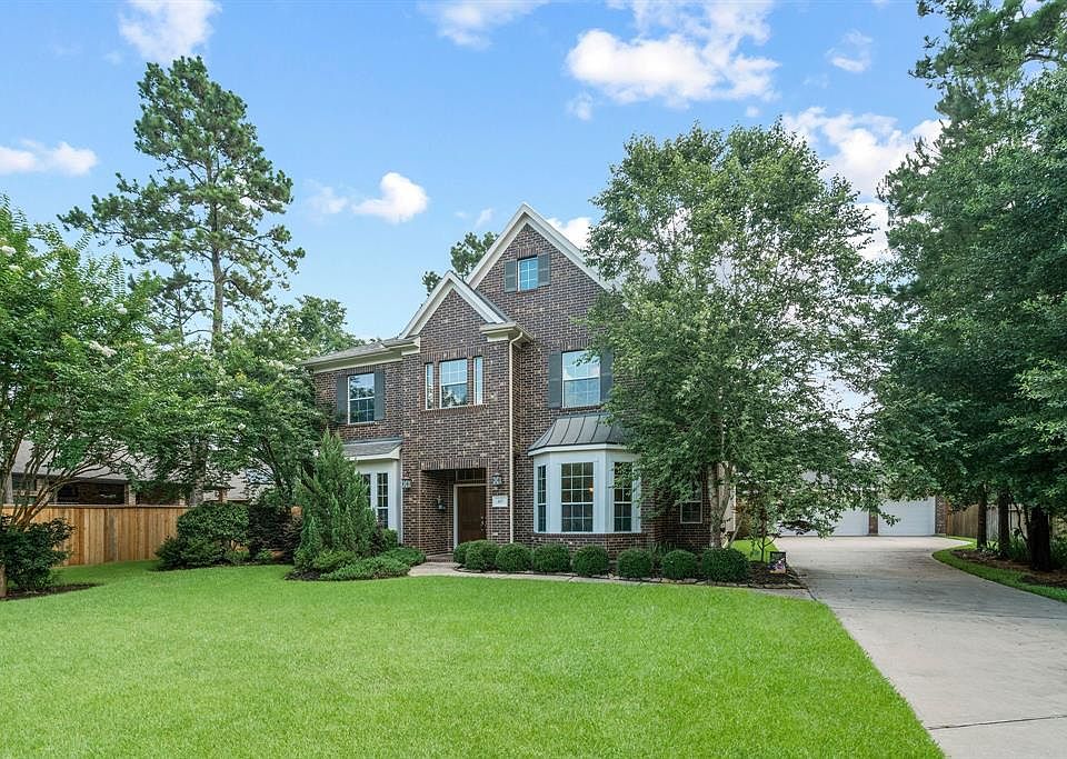 Mature landscaping and large lot