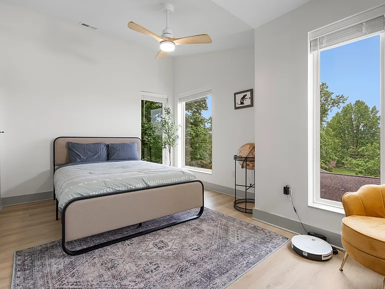 530 Continental Dr — Photo 19
