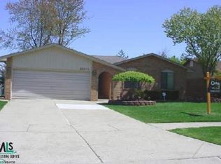 38612 E Mount Kisco Dr, Sterling Heights, MI 48310