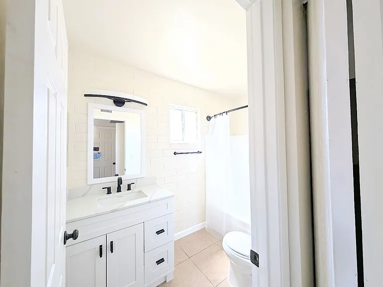 2602 N 14th Ave — Photo 9