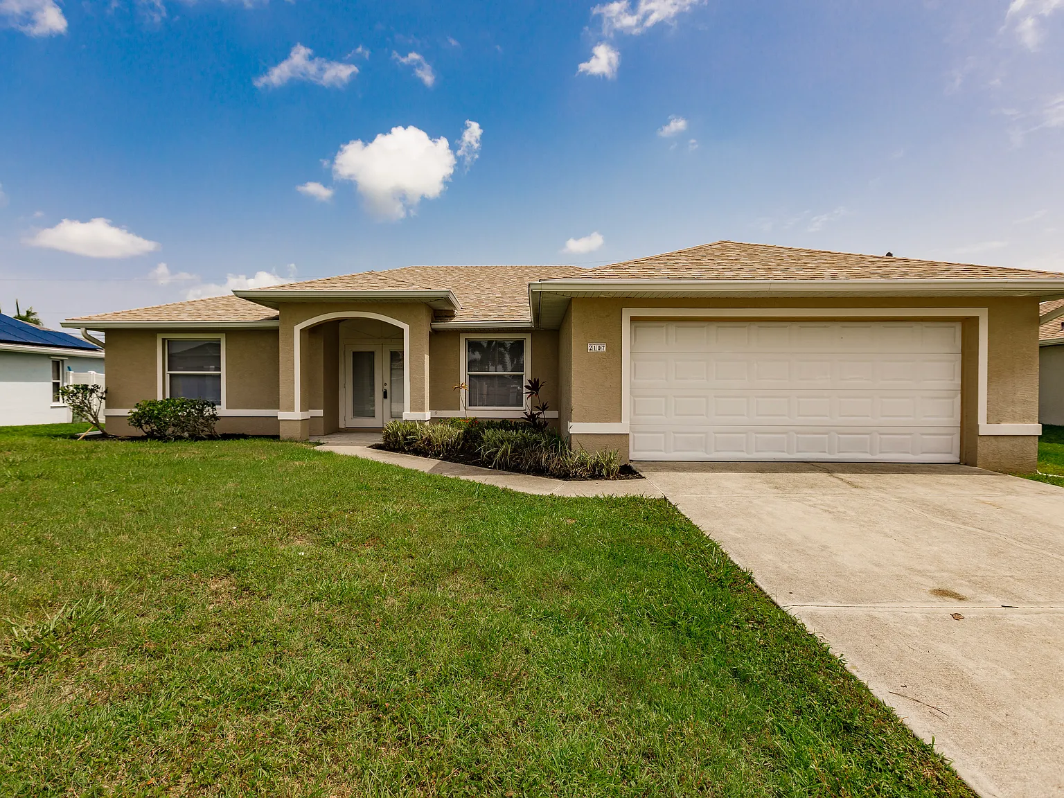 3/2 W/Den And Pool-Sw Cape Coral — Photo 1