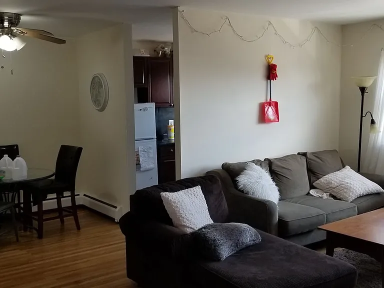 Ravenswood Apartments — Photo 3