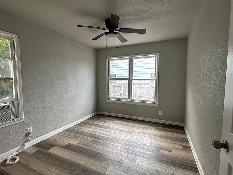 2122 Harvard St — Photo 6