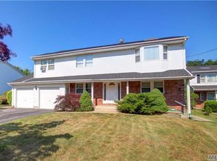 16 Carman Mill Rd, Massapequa, NY 11758