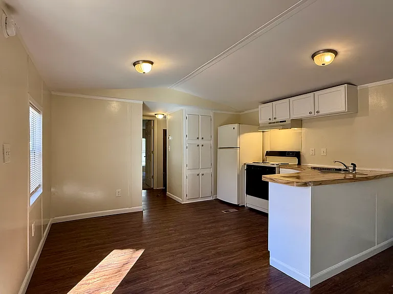5329 Eastwood Cir — Photo 6
