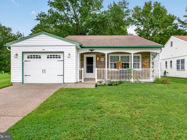 104 Dorchester Dr, Southampton, NJ 08088
