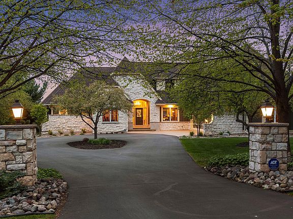 2nd image of 345 Lindsay Rd
