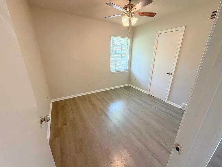 4767 Bradford Dr — Photo 15