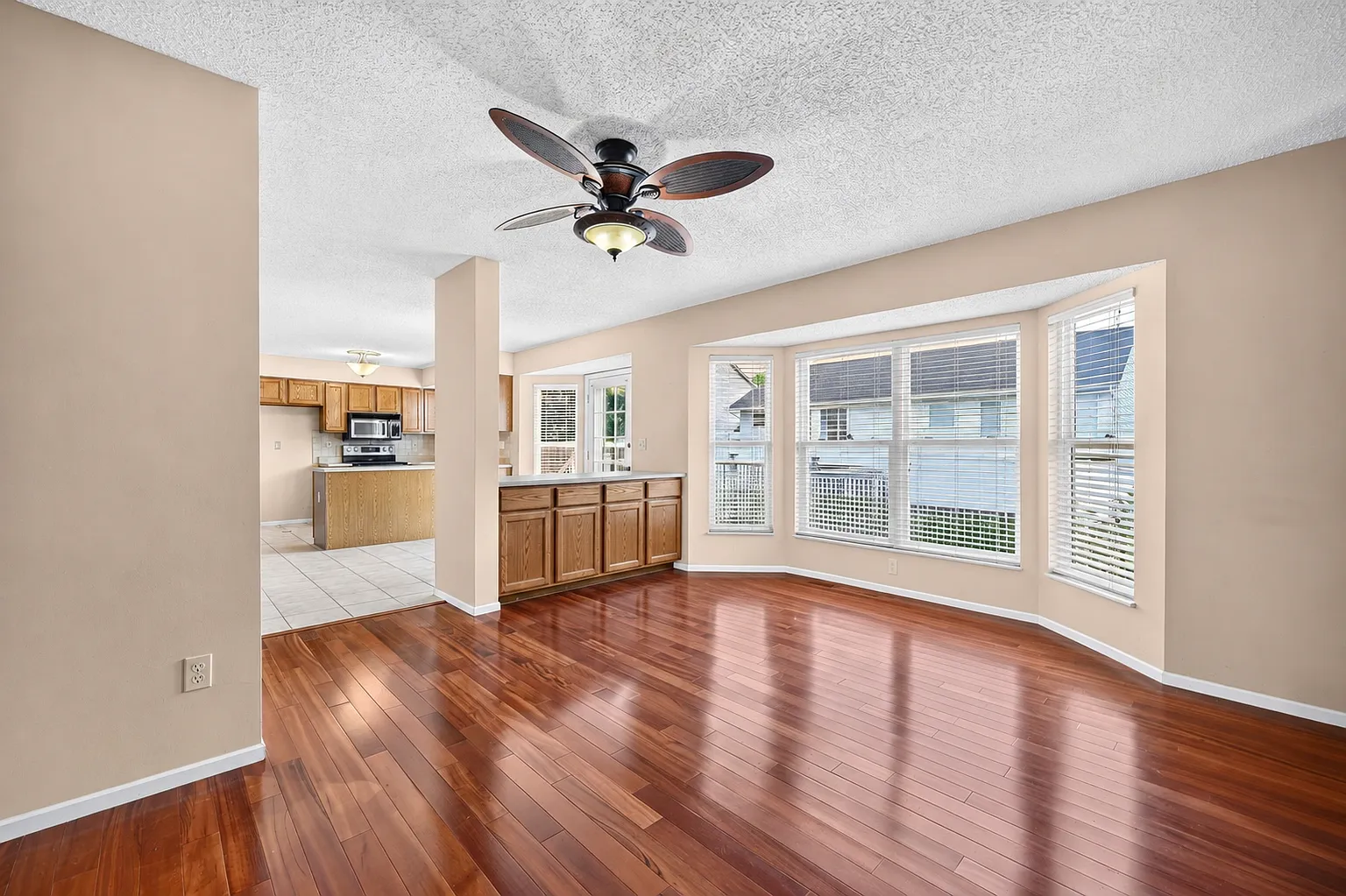 4 bed, 2.5 bath, 1796 sqft, $3,309 — Photo 2