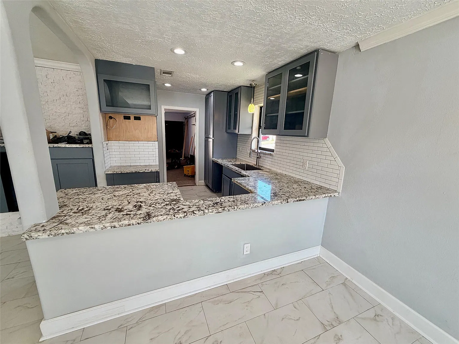 4 bed, 2.0 bath, 1478 sqft, $1,800 — Photo 2