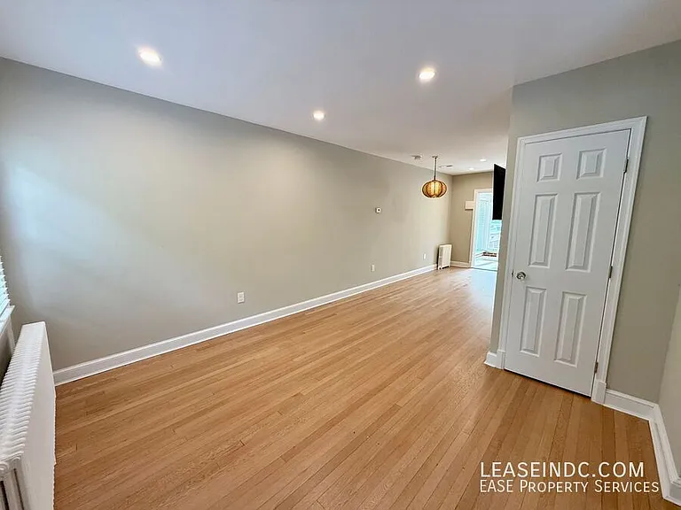 1941 39th St NW — Photo 3