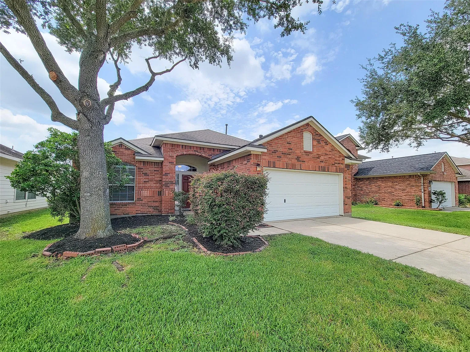 3 bed, 2.0 bath, 1804 sqft, $1,895 — Photo 2