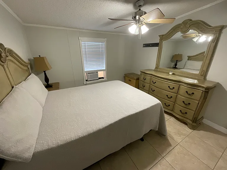 220 NE 12th Ave #1 — Photo 9