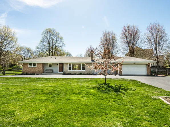 3 Oakwood Rd, Indian Creek, IL 60061